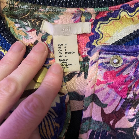 H&M Floral Silk Bomber Jacket Size 4 Excellent Condition Sold Out - Picture 5 of 8